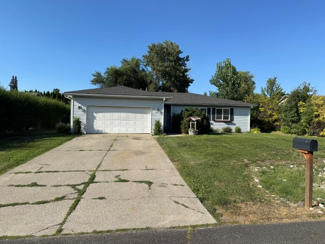 915 Dee Court